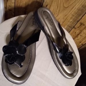 Life stride ladies flip flops